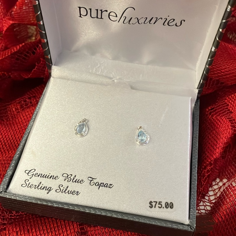 Ladies beautiful genuine blue topaz Sterling silver pierced $75 value